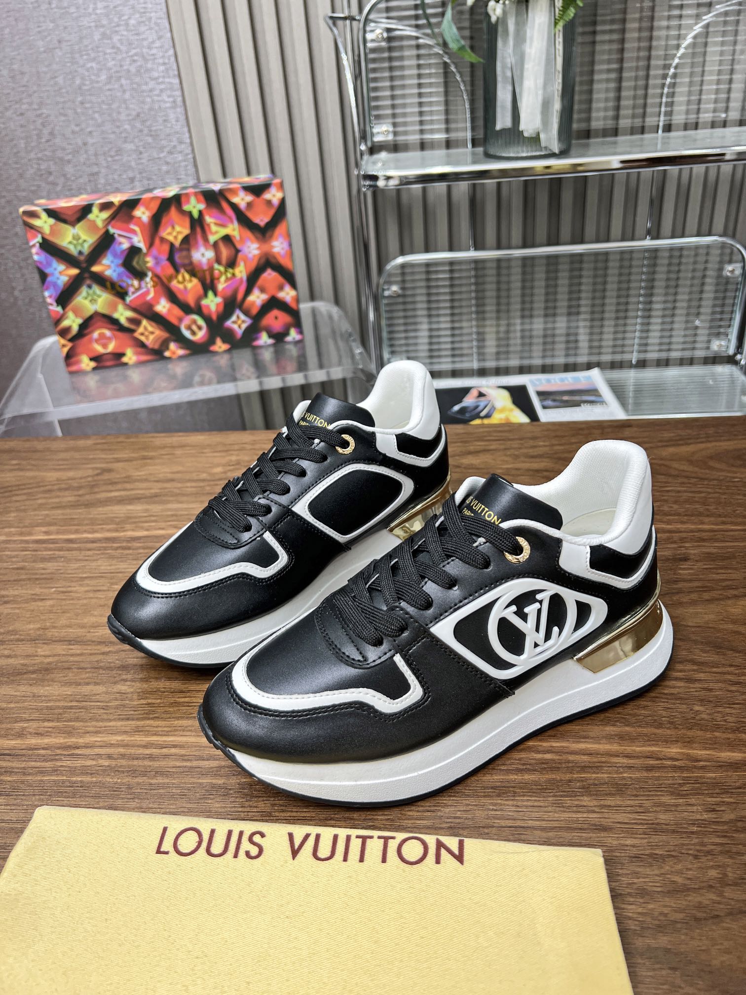 LV LOUIS VUITTON's classic Run Away trainers