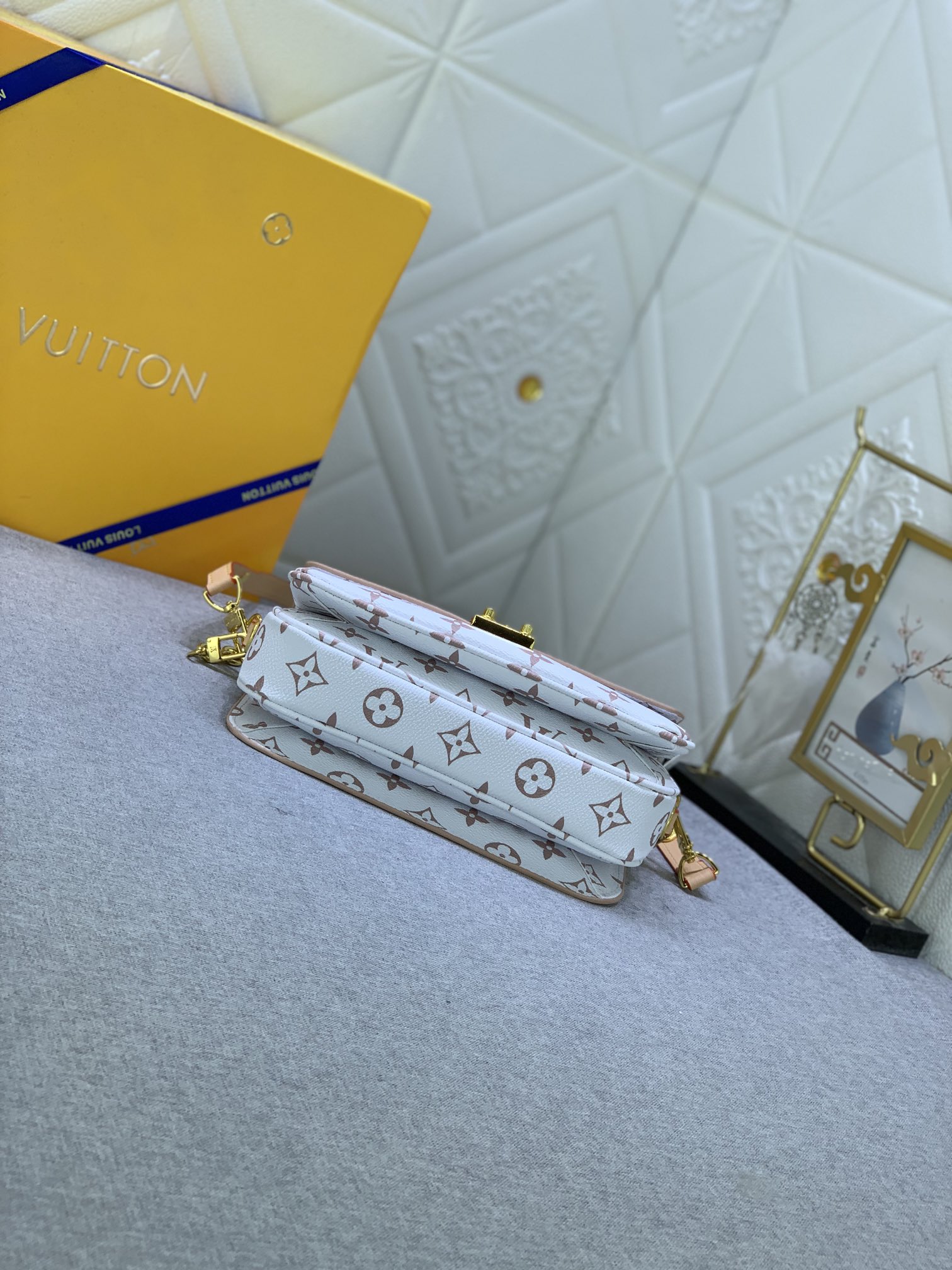 LOUIS VUITTON LV POCHETTE MÉTIS EAST WEST BAGS
