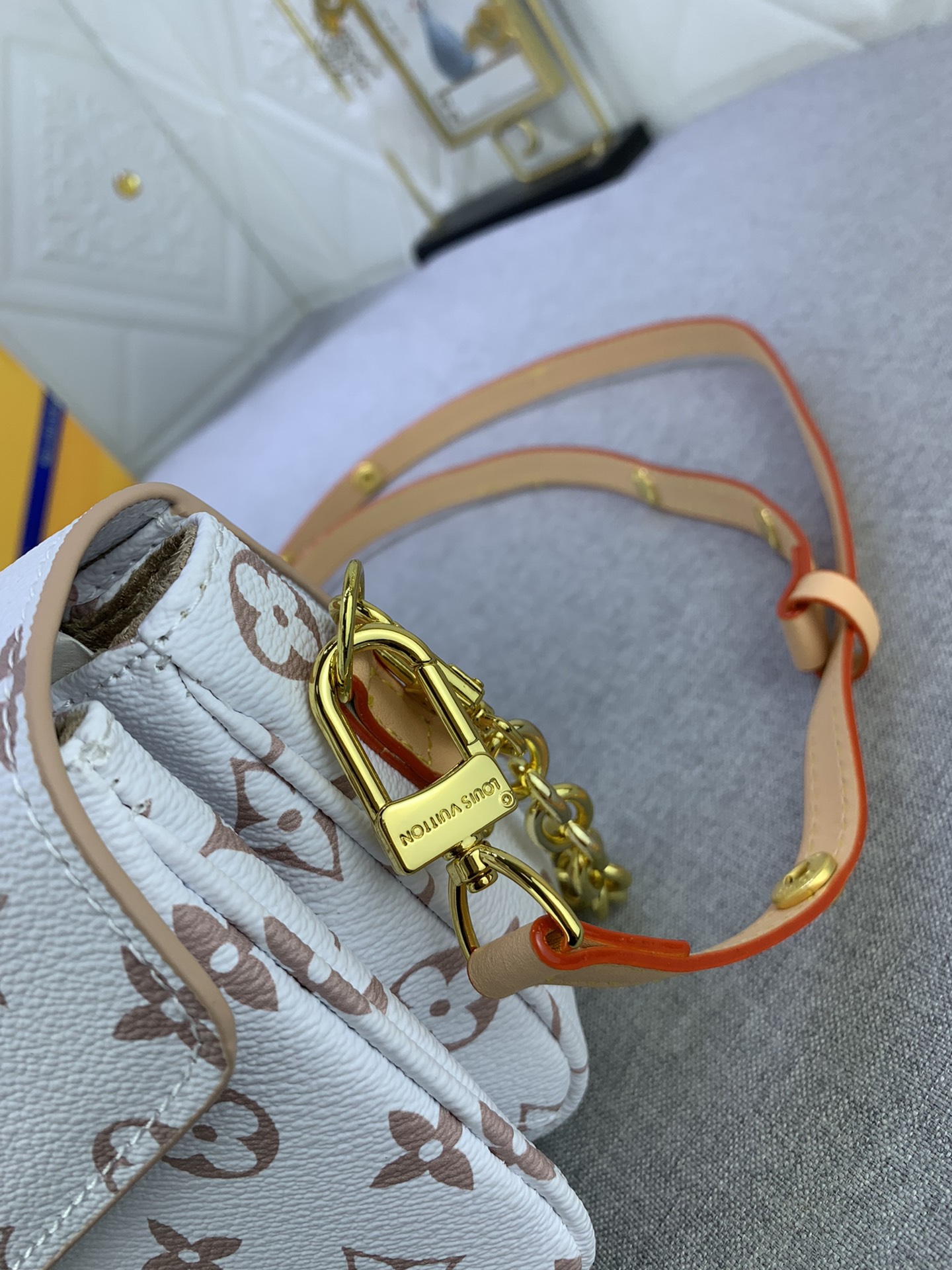 LOUIS VUITTON LV POCHETTE MÉTIS EAST WEST BAGS