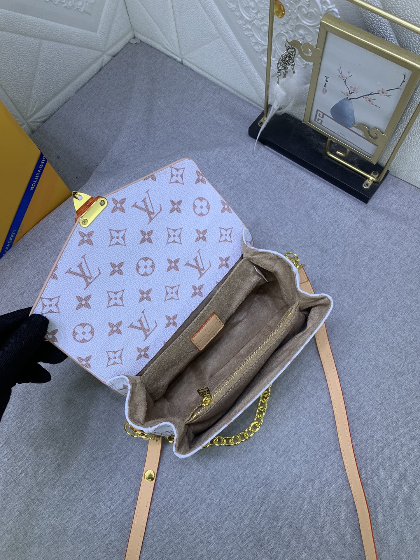 LOUIS VUITTON LV POCHETTE MÉTIS EAST WEST BAGS