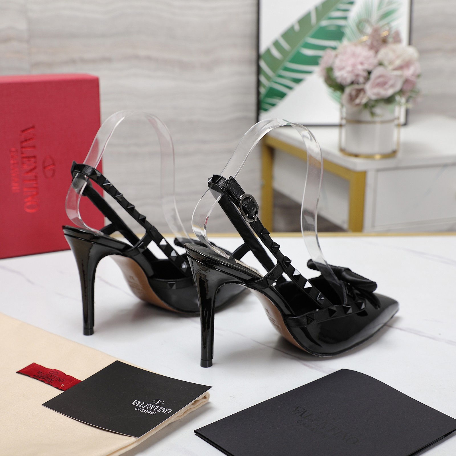 Valentino mid-heel studs, bows, hollow backs, sandals, heels