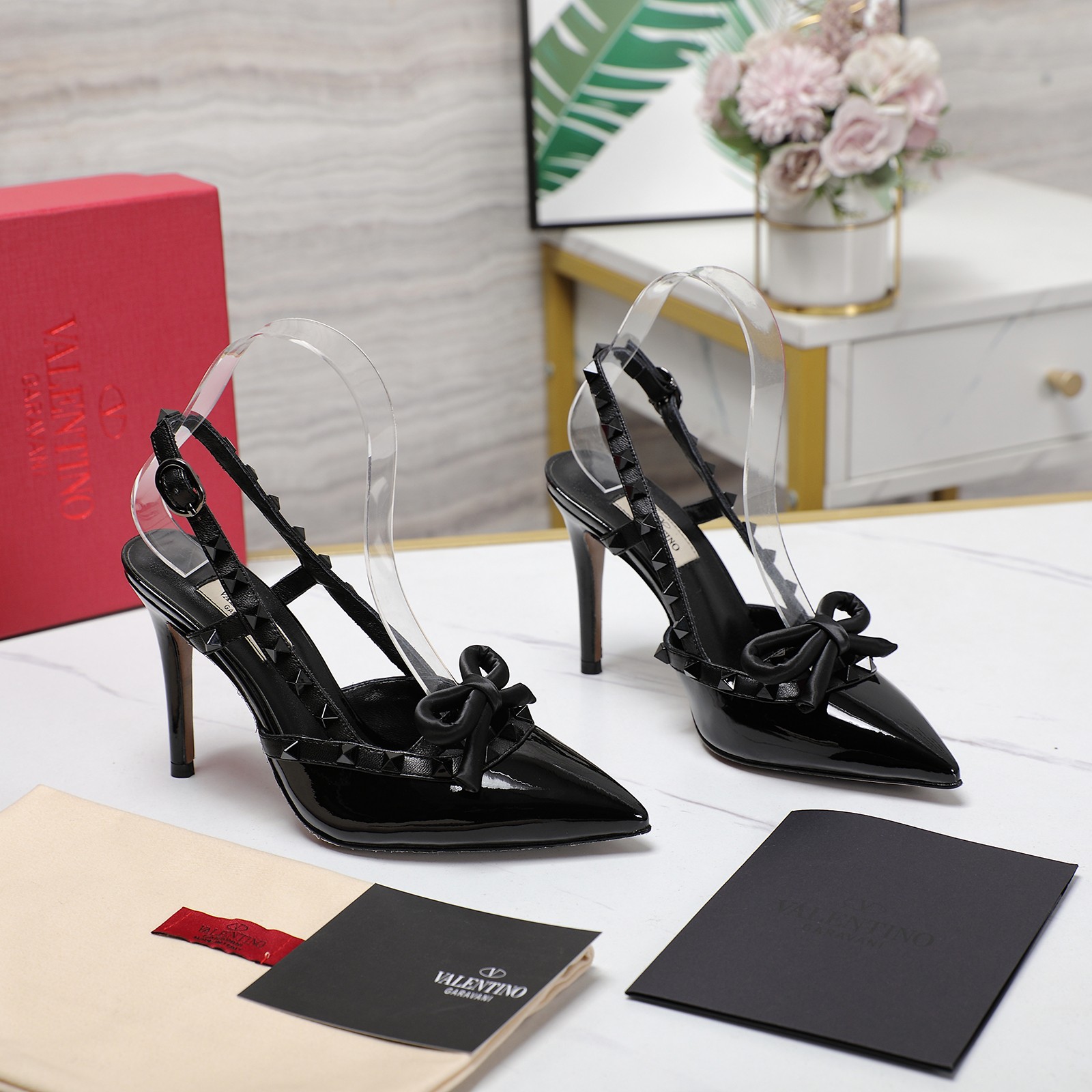 Valentino mid-heel studs, bows, hollow backs, sandals, heels