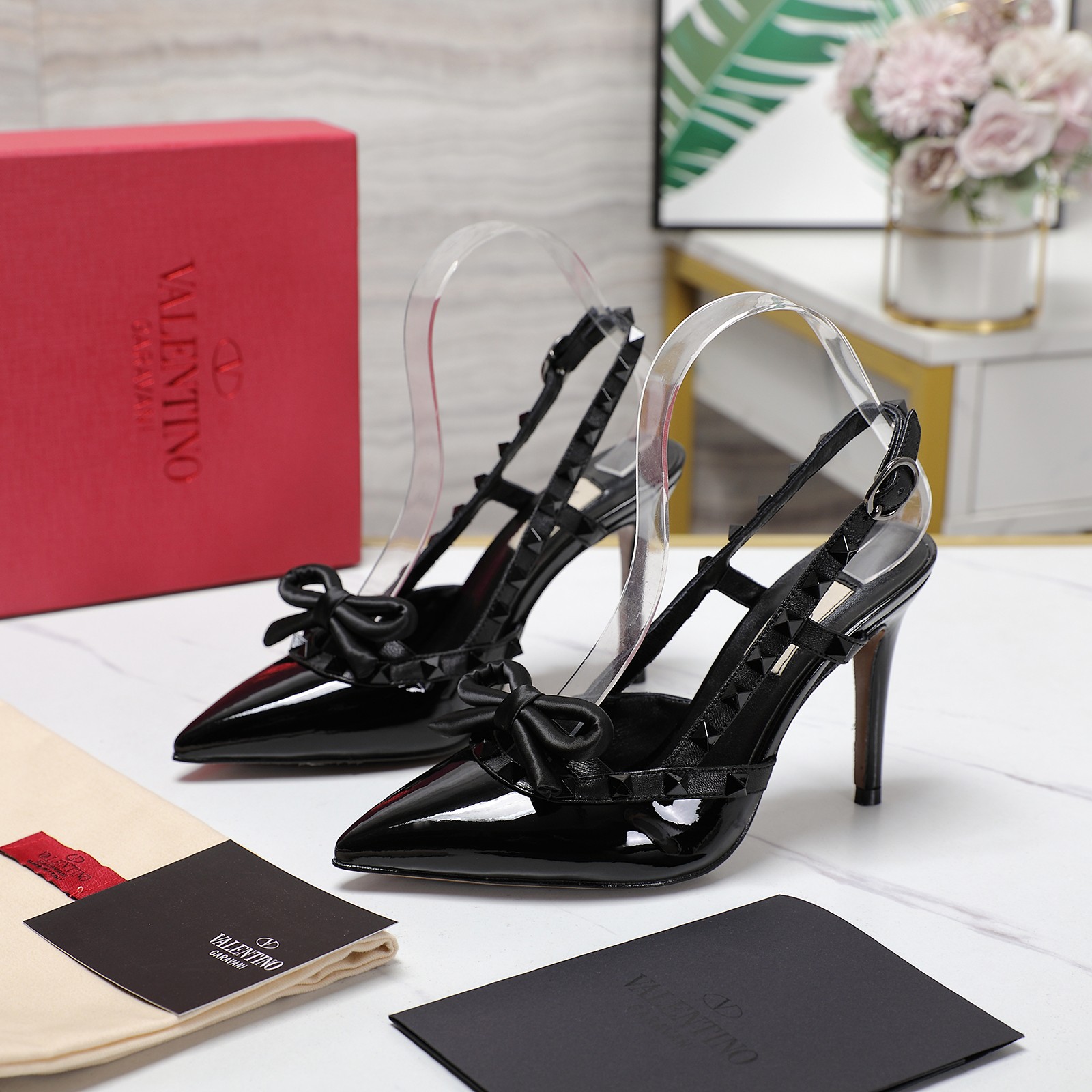 Valentino mid-heel studs, bows, hollow backs, sandals, heels