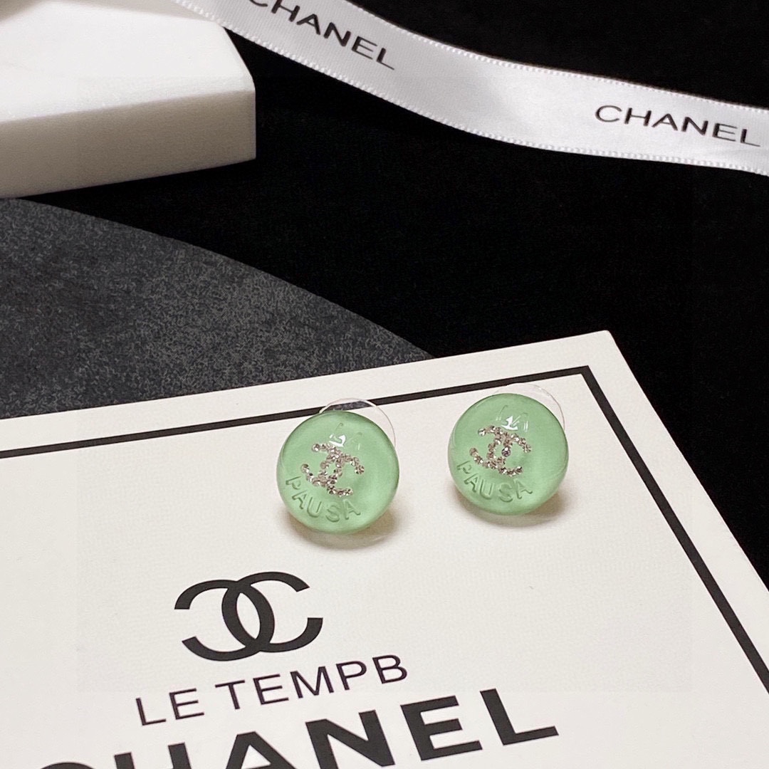 Chanel pale green crystal micro-set diamond stud earrings