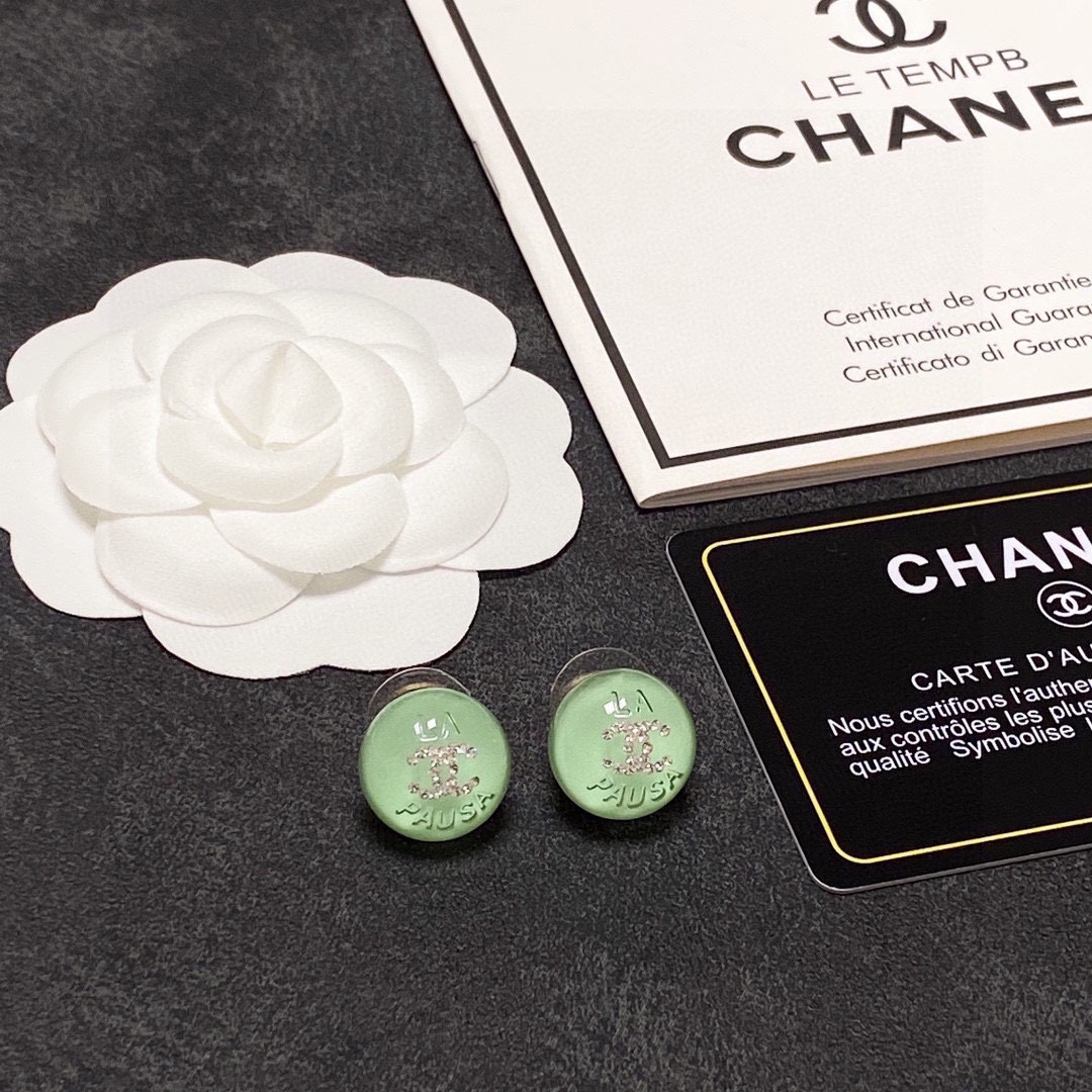 Chanel pale green crystal micro-set diamond stud earrings