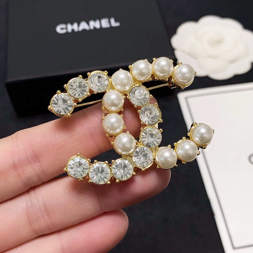 CHANEL lettering all-over diamond Chanel brooch