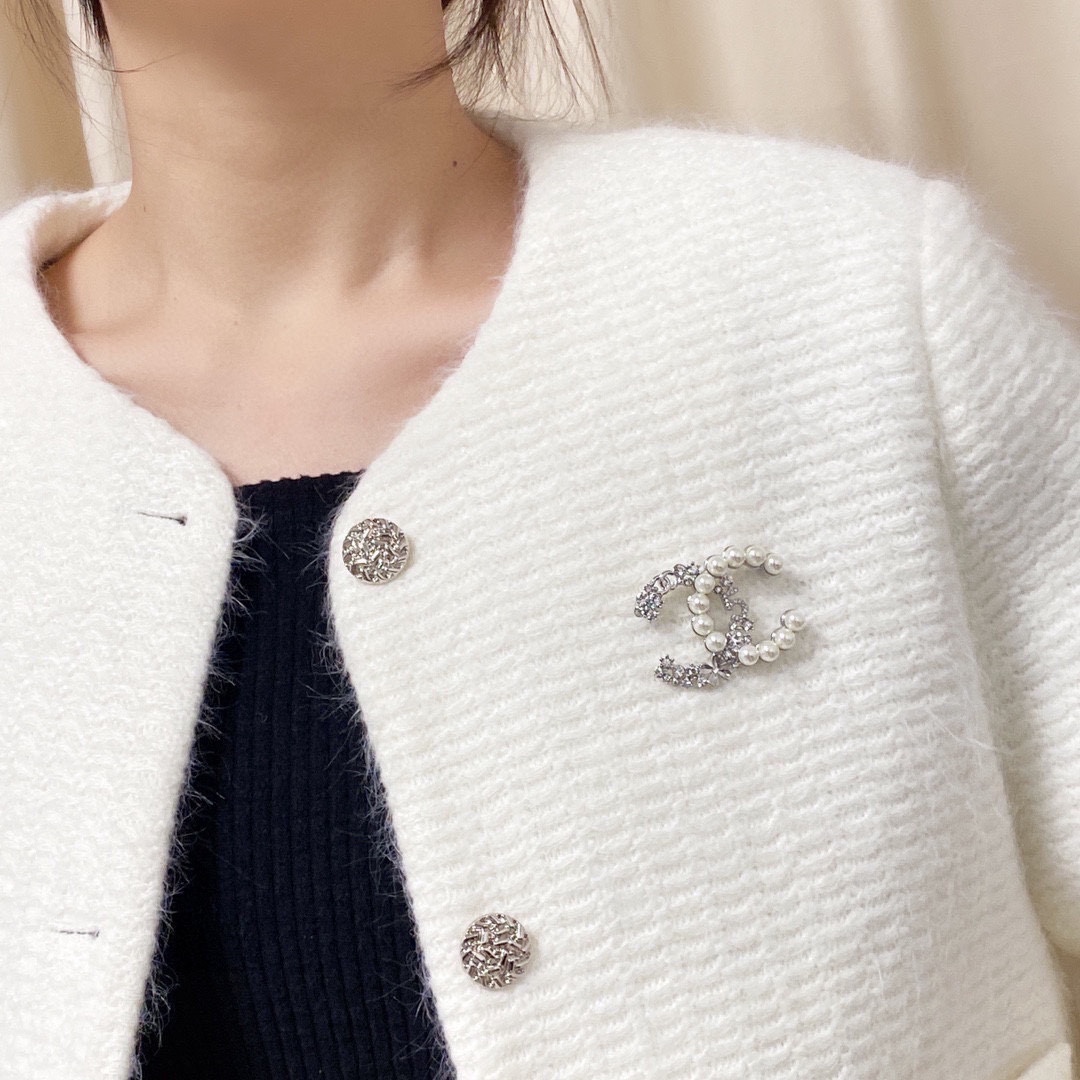 CHANEL lettering all-over diamond Chanel brooch