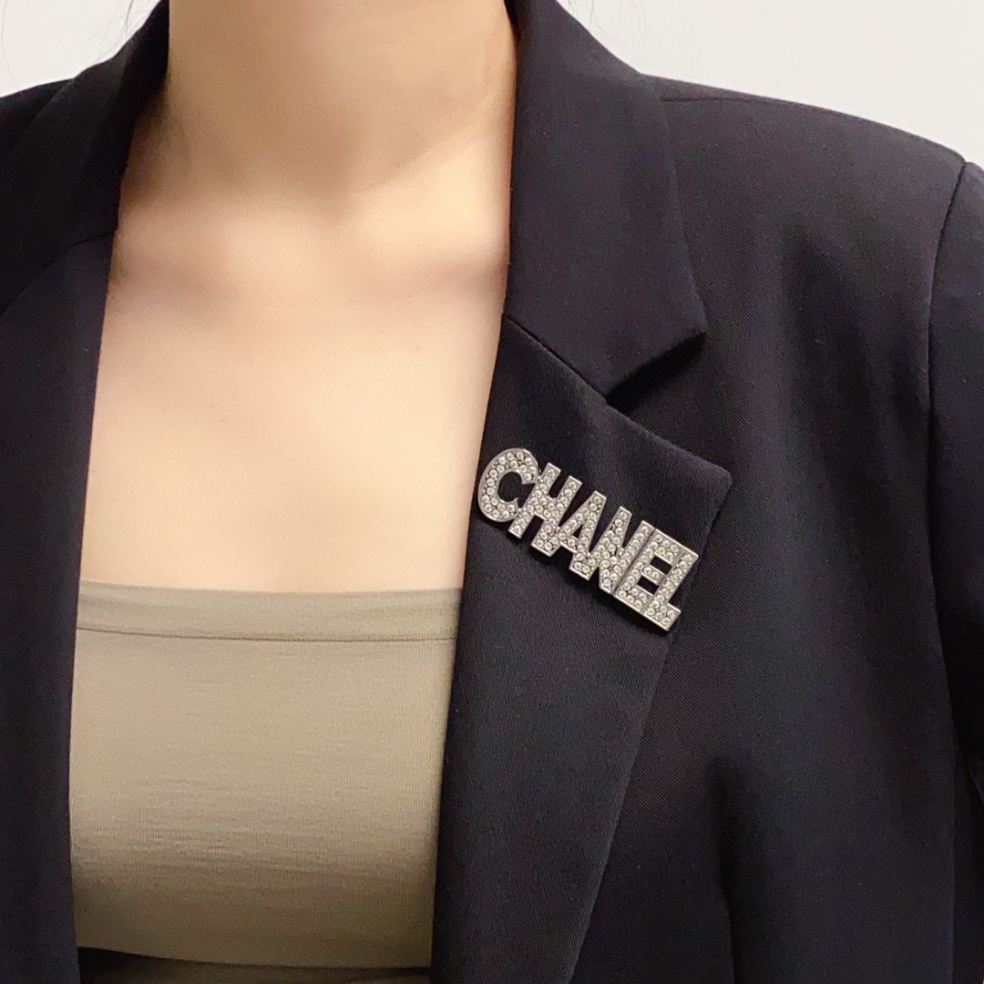 CHANEL lettering all-over diamond Chanel brooch