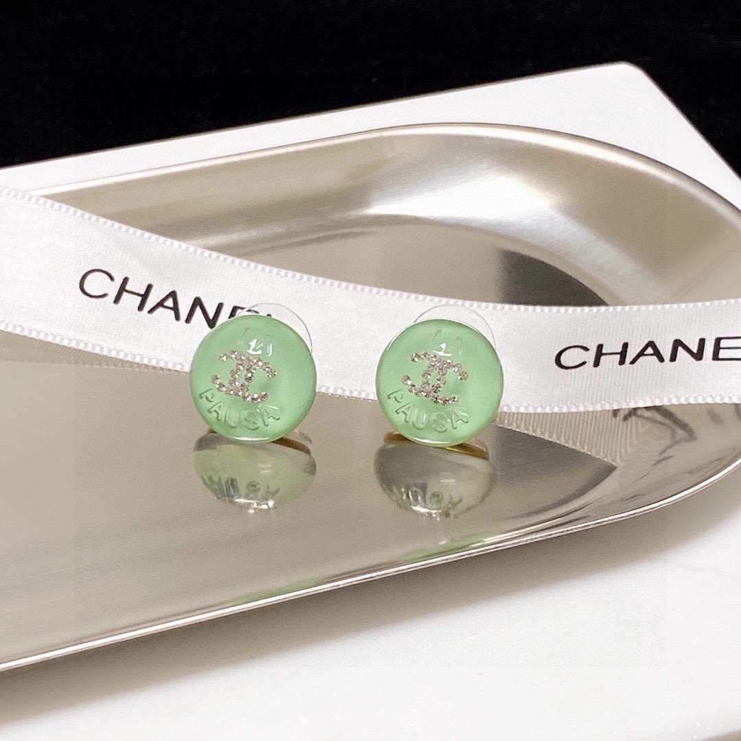 Chanel pale green crystal micro-set diamond stud earrings