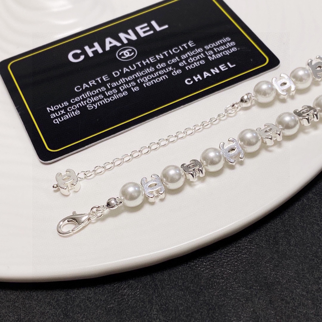 Chanel pearl necklace