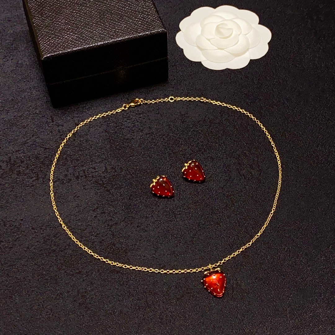 Kate Spade New York summer style cute fresh red strawberry 🍓 necklace