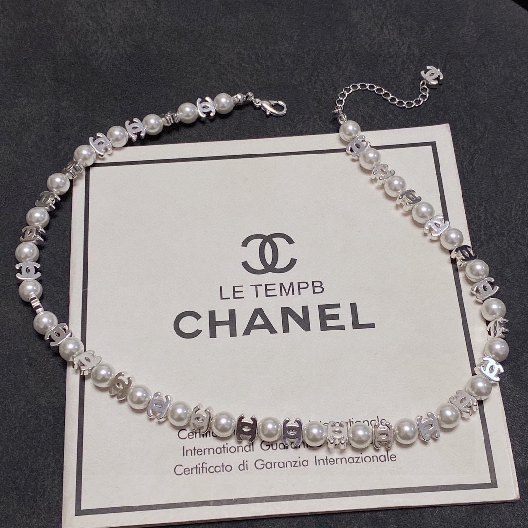Chanel pearl necklace