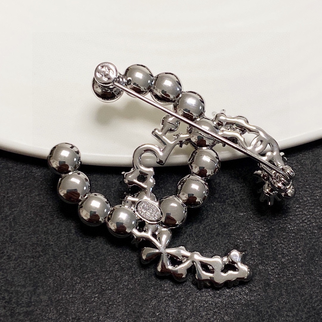 CHANEL lettering all-over diamond Chanel brooch