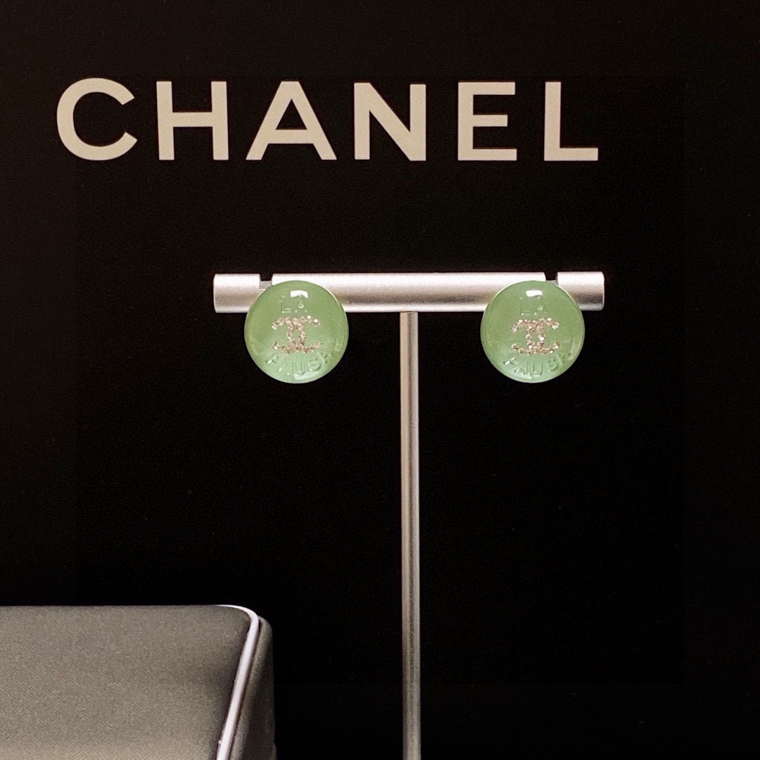 Chanel pale green crystal micro-set diamond stud earrings
