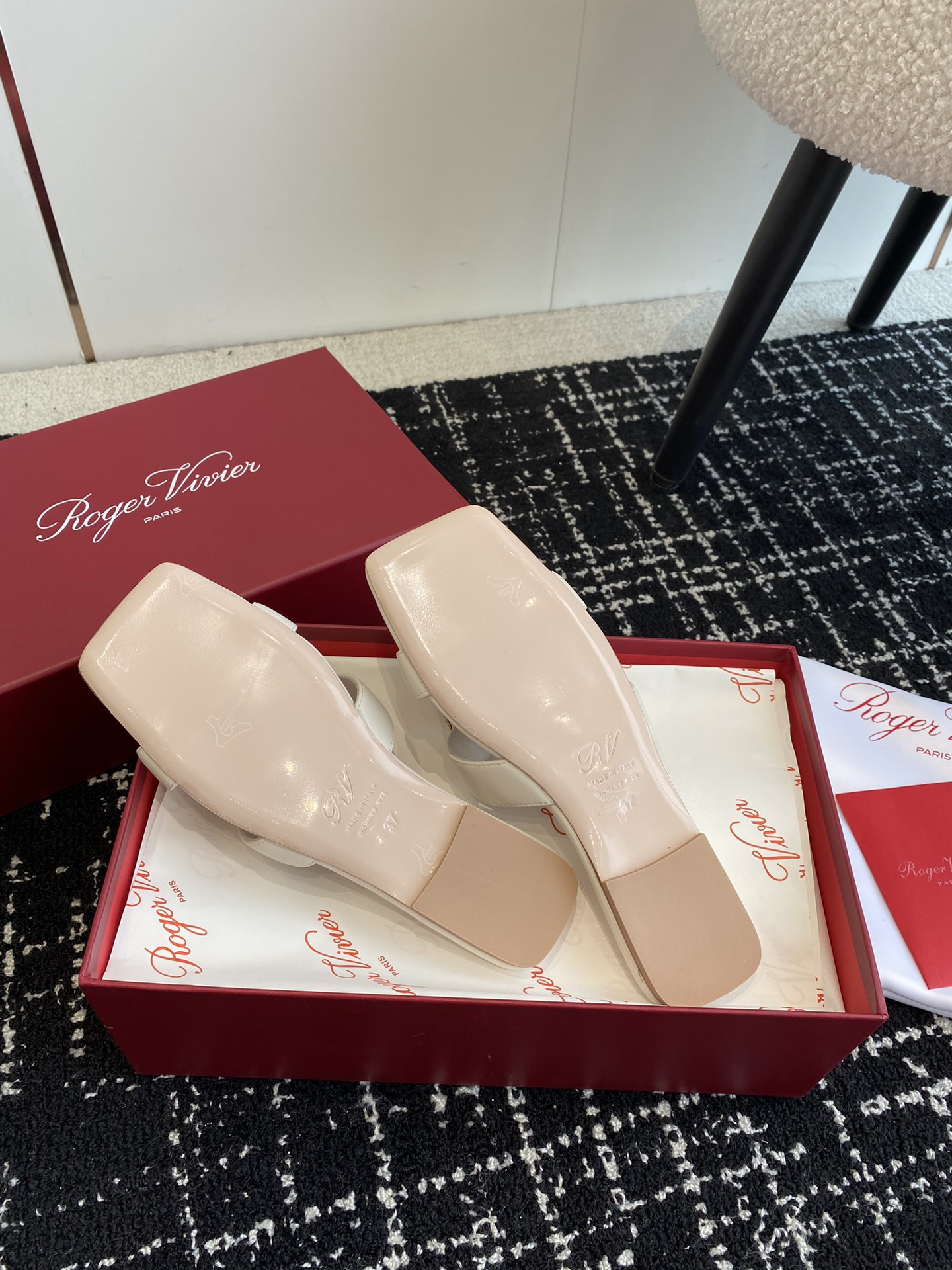 Roger vivier RV foreskin square buckle sandals