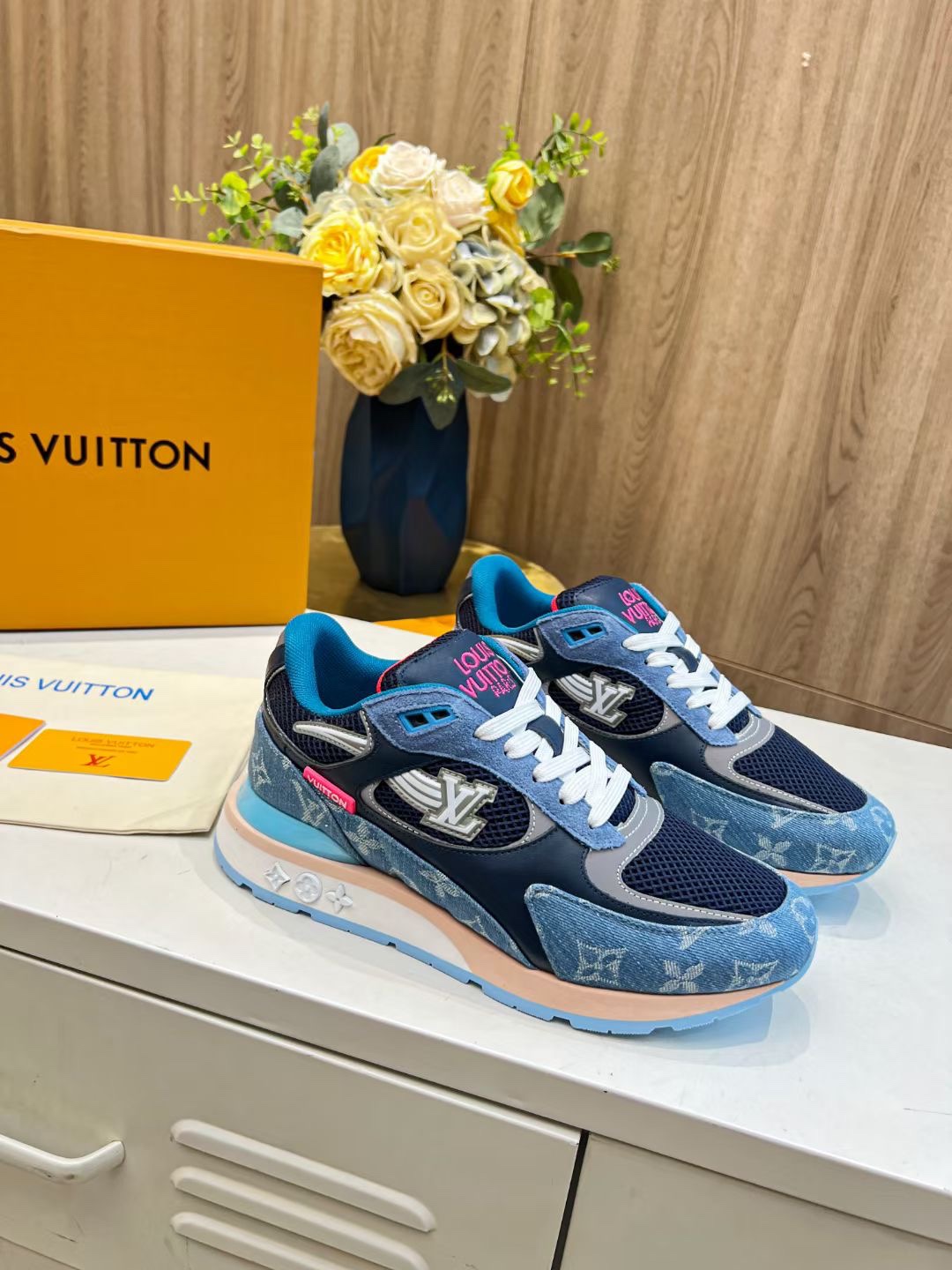 Louis Vuitton lv Run A way sneakers