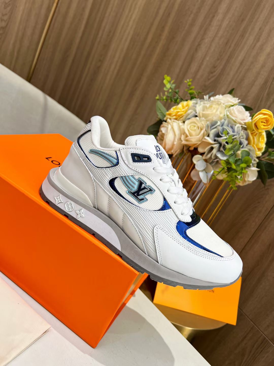Louis Vuitton lv Run A way sneakers