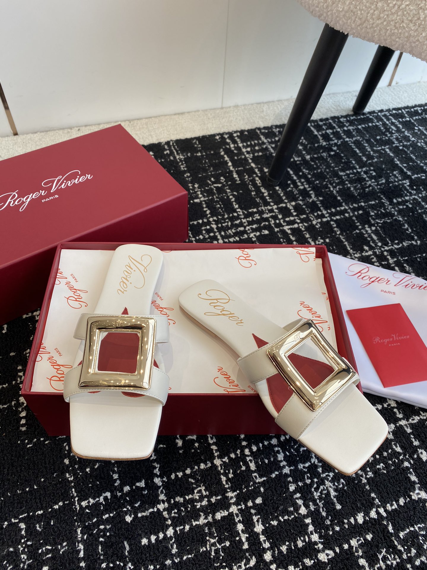 Roger vivier RV foreskin square buckle sandals