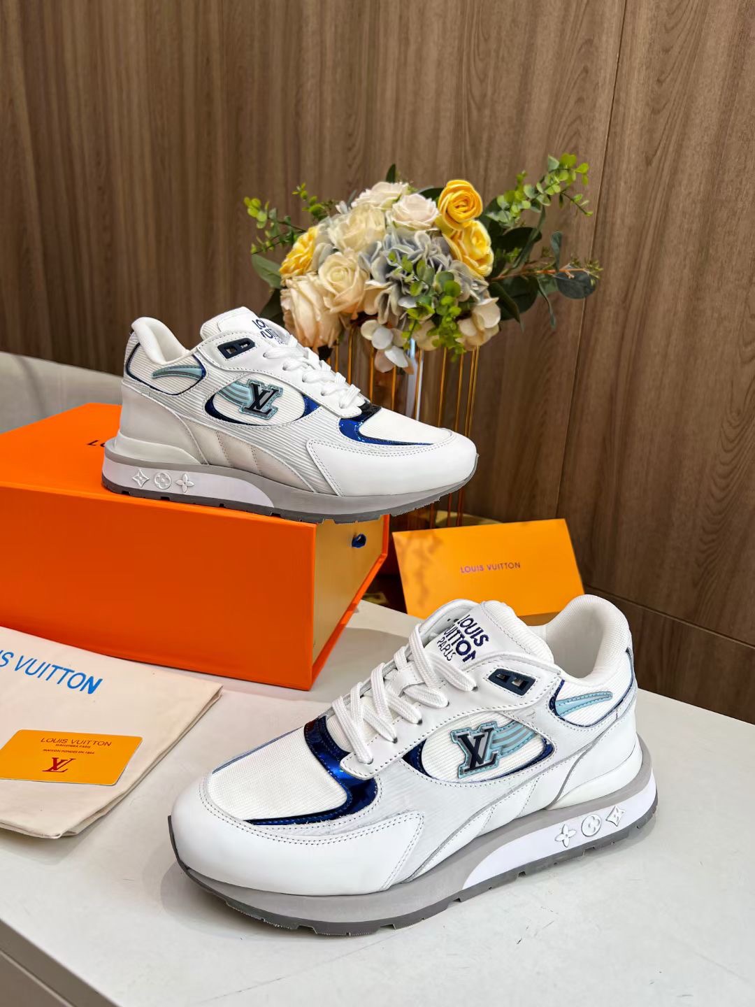 Louis Vuitton lv Run A way sneakers