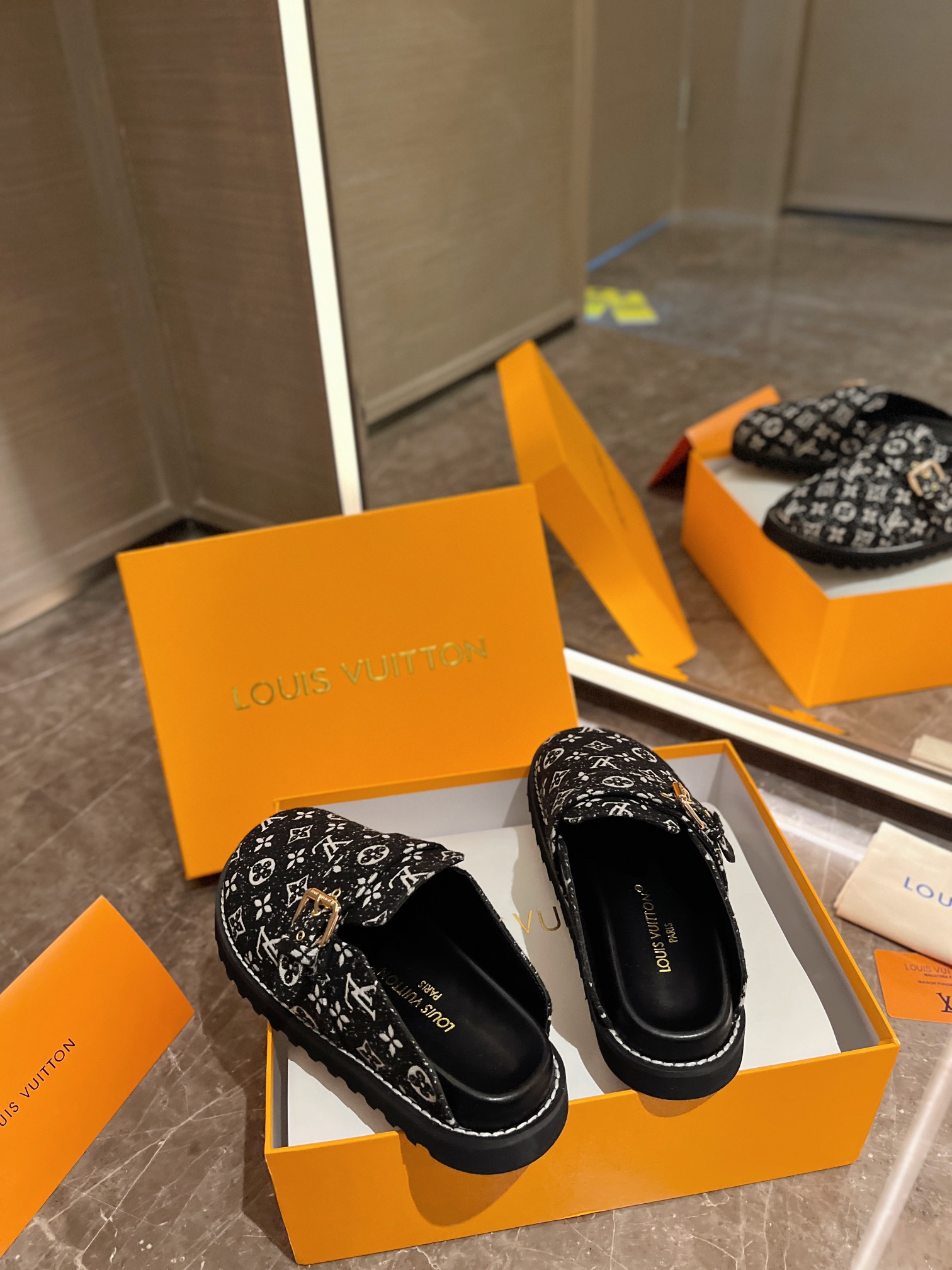 LV Couple's slippers