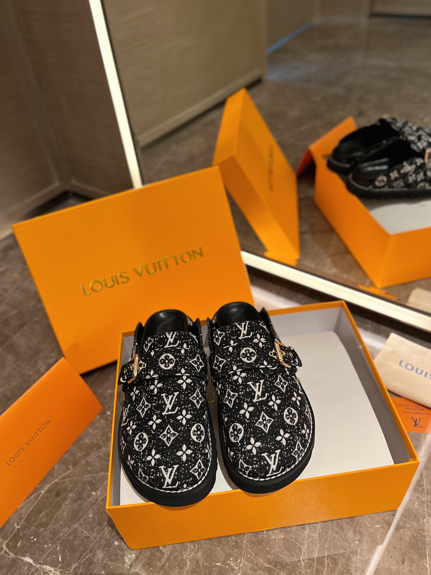 LV Couple's slippers