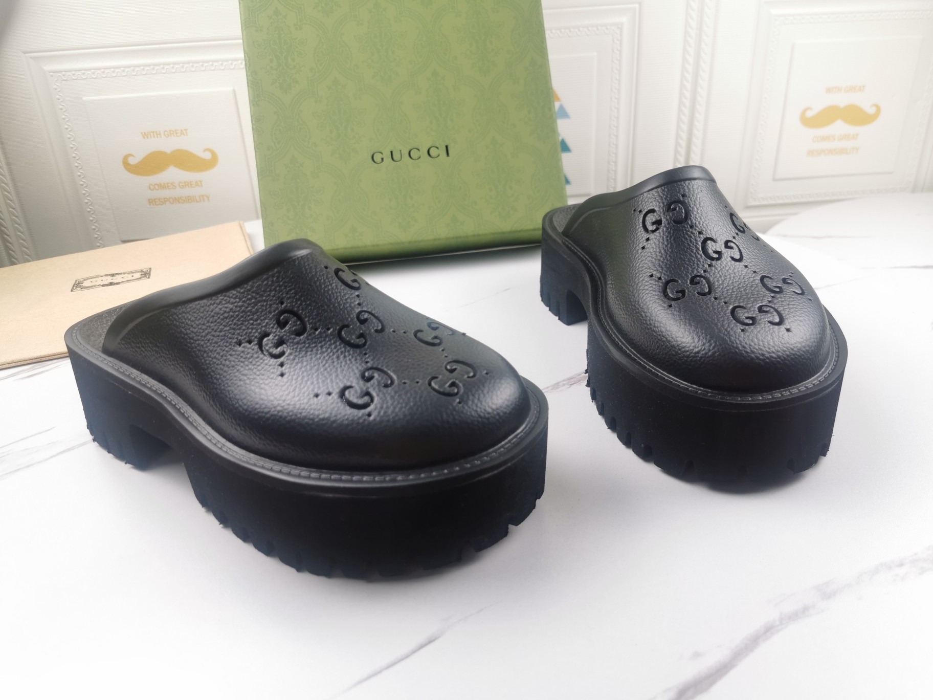 GUCCI HOLE SLIPPERS