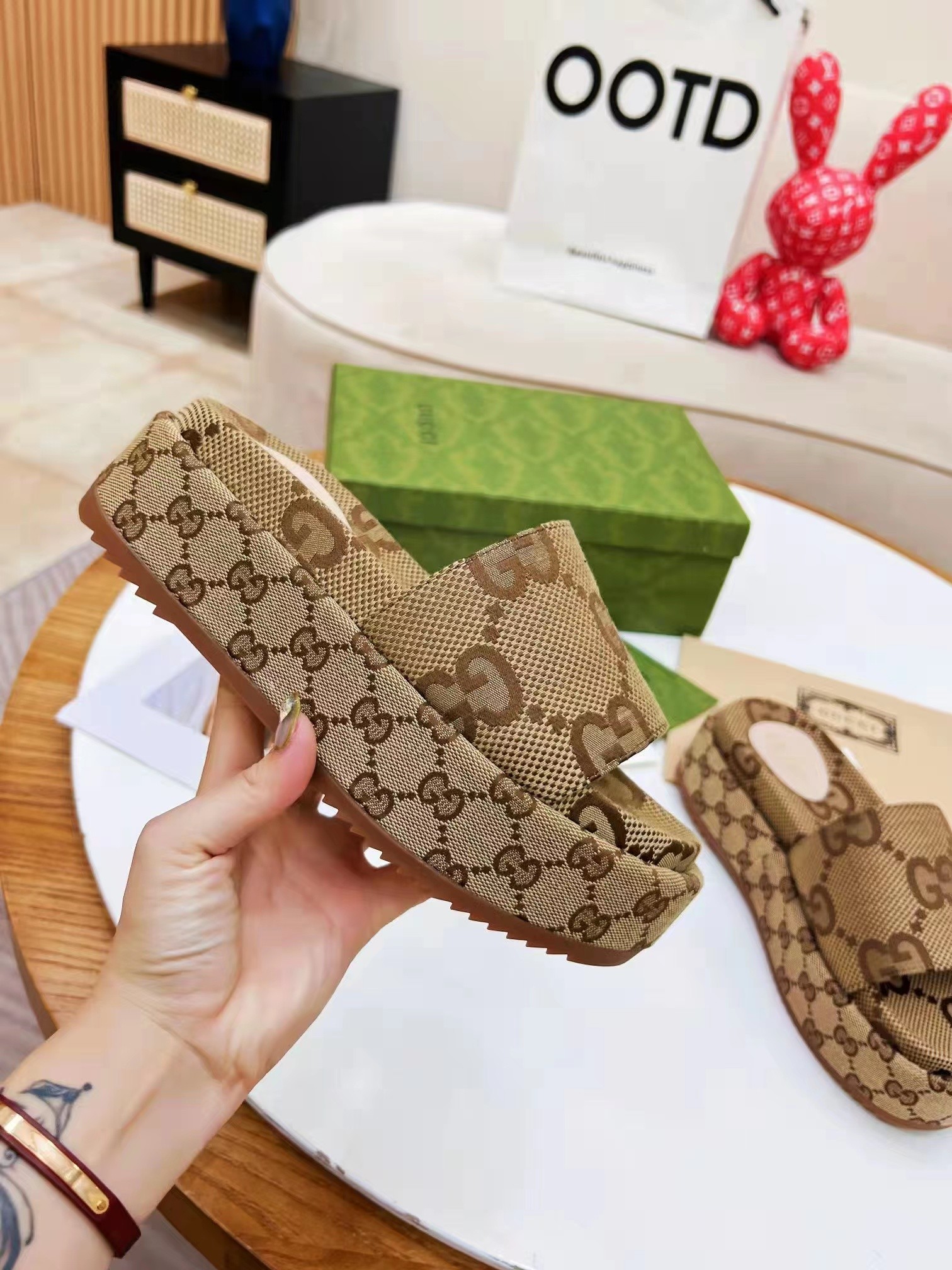 GUCCI GG PLATFORM SLIPPERS