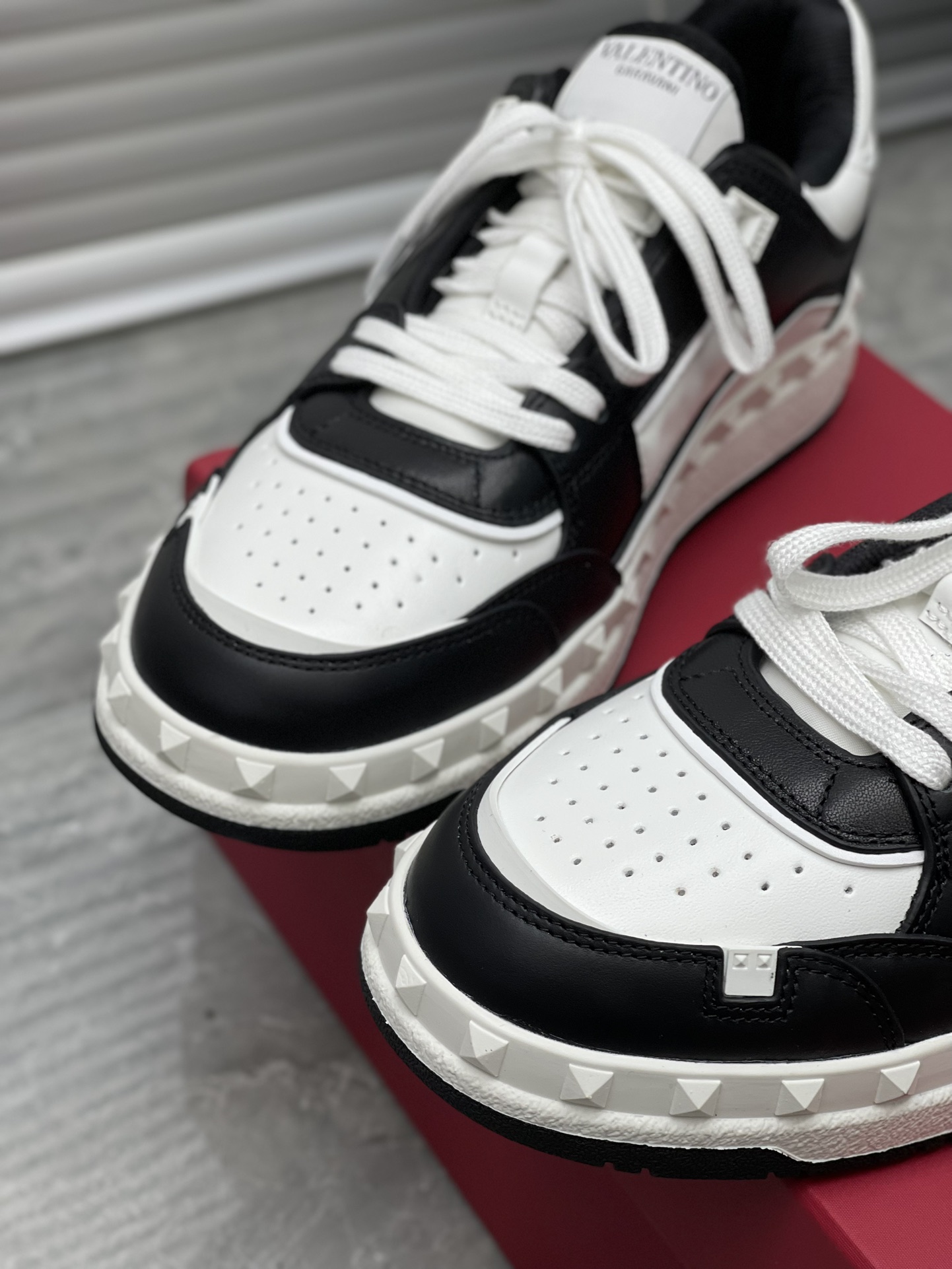 VALENTINO FREEDOTS SNEAKERS