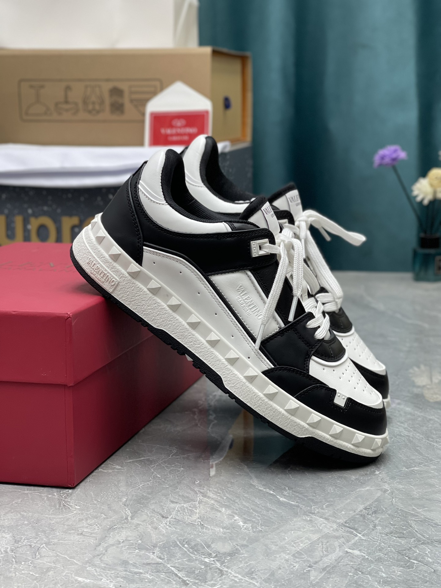 VALENTINO FREEDOTS SNEAKERS