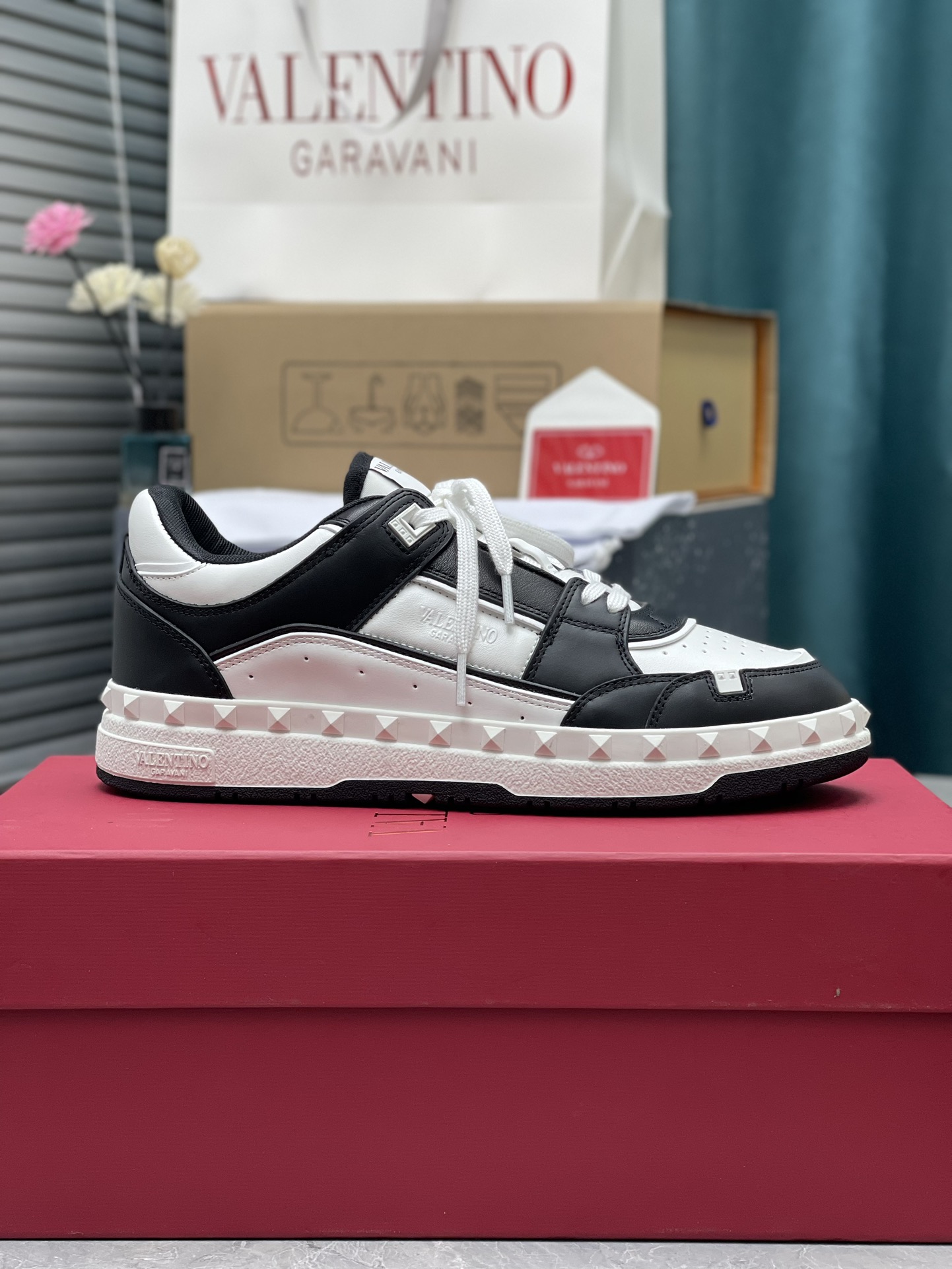 VALENTINO FREEDOTS SNEAKERS