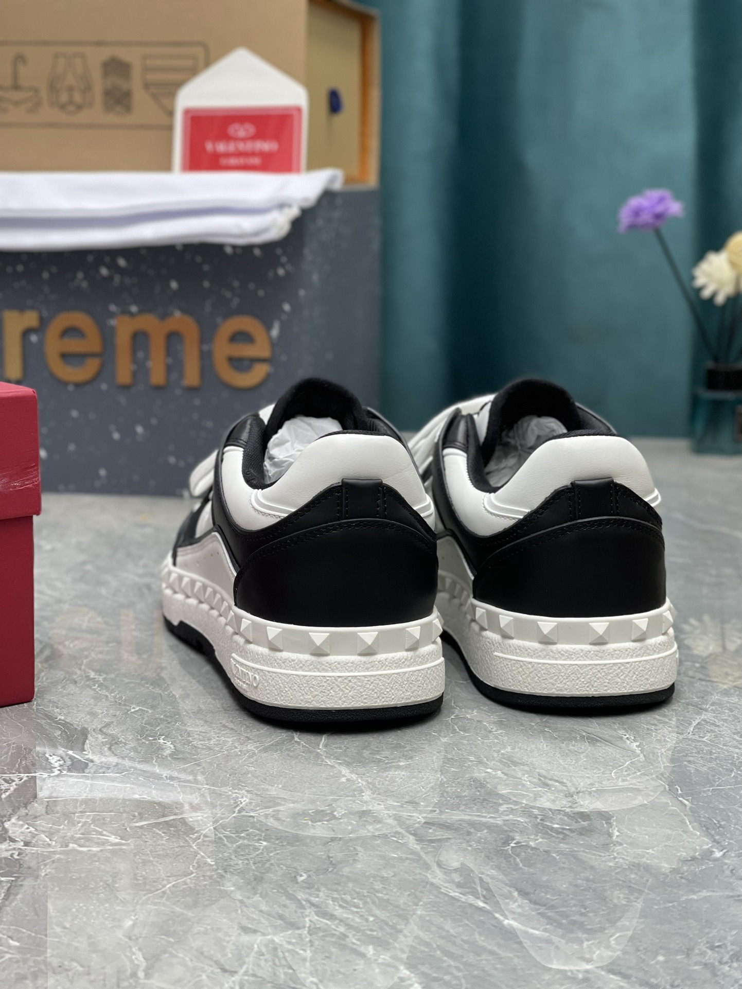 VALENTINO FREEDOTS SNEAKERS