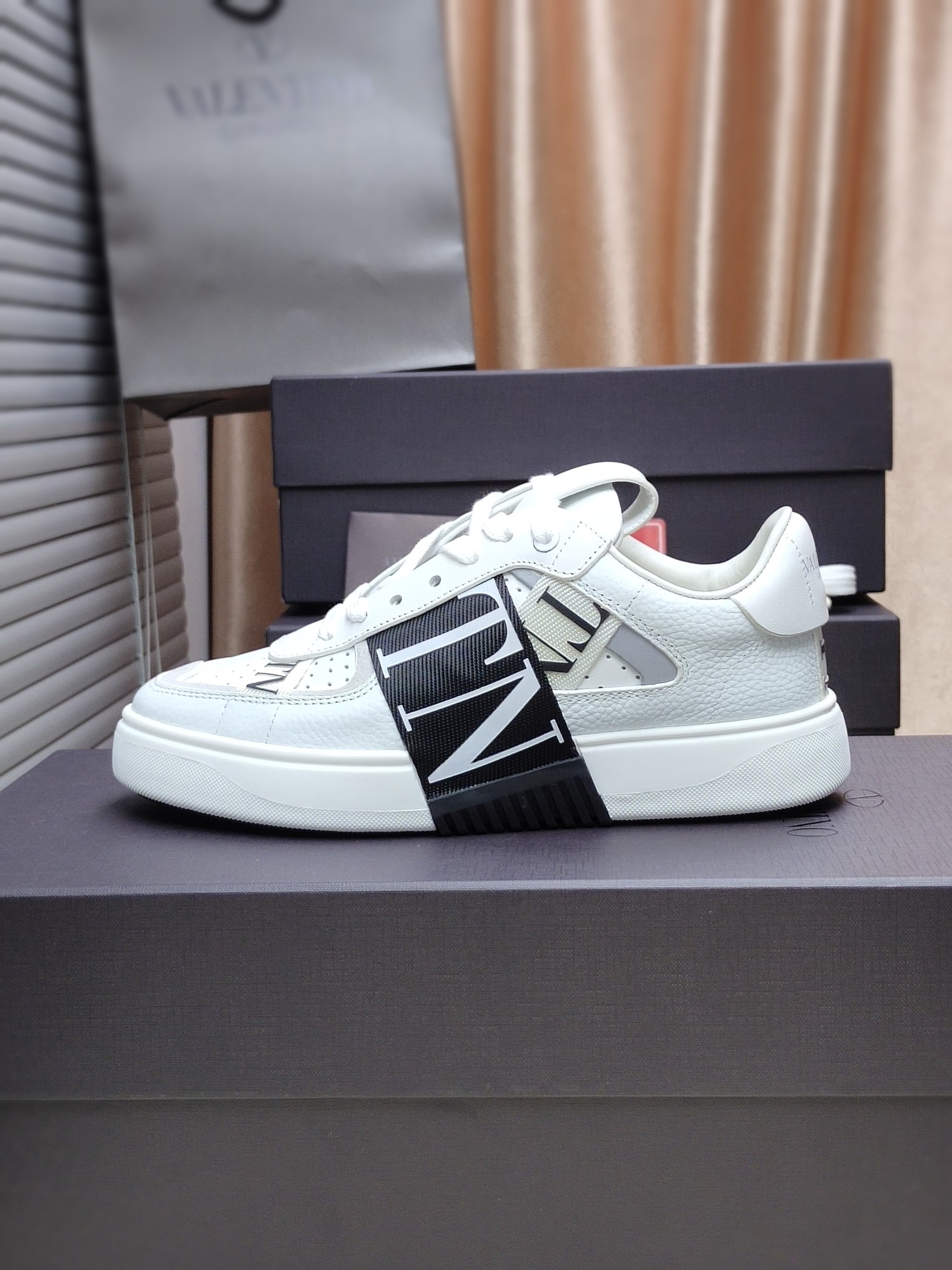 Valentino VL7N trainers