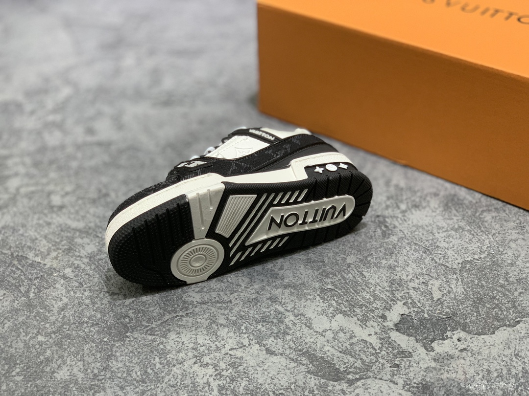 LV Trainer Kids shoes