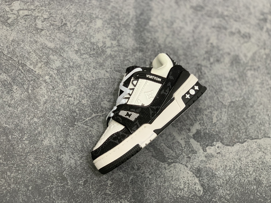 LV Trainer Kids shoes