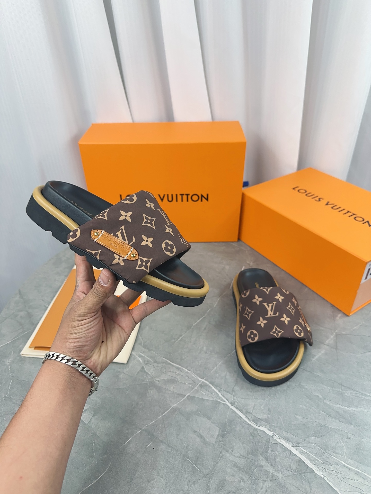 LV Pool Pillow Comfort Flat Slides