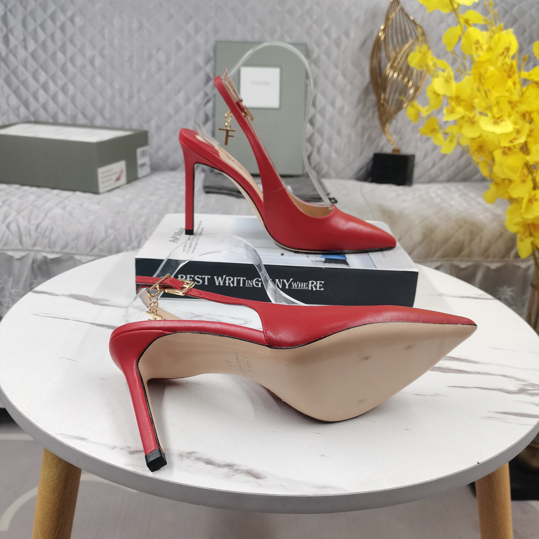 TOM FORD's new buckle-embellished hollow sandals 👠