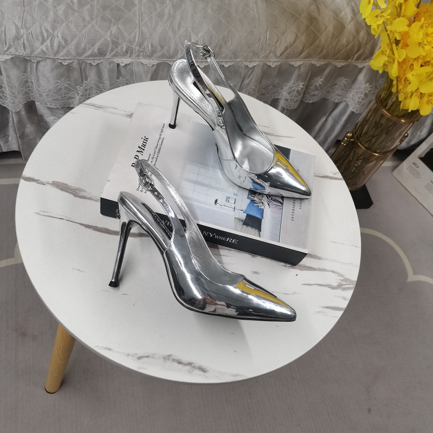 Dolce & Gabbana DG buckle embellished sandals 👠