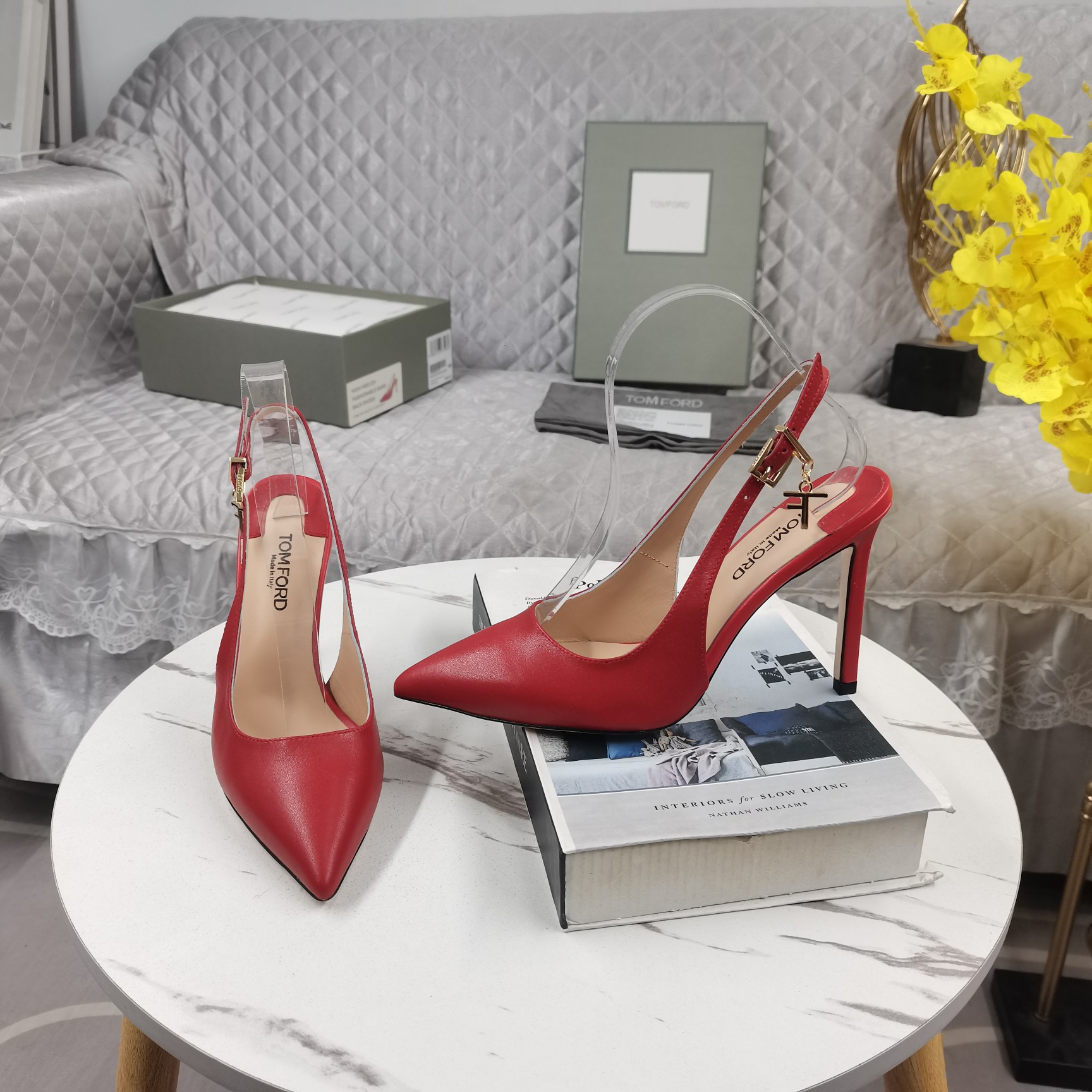 TOM FORD's new buckle-embellished hollow sandals 👠