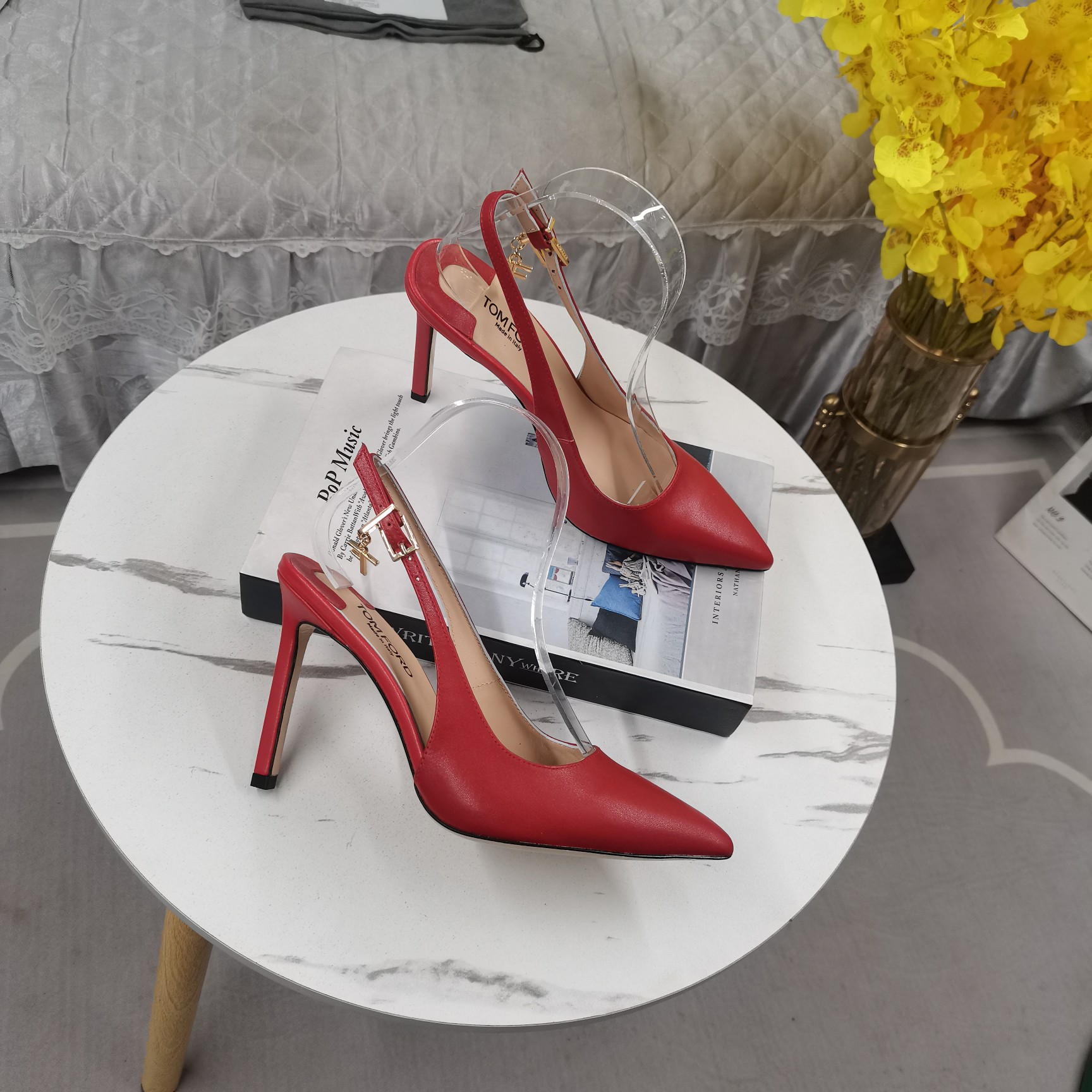 TOM FORD's new buckle-embellished hollow sandals 👠