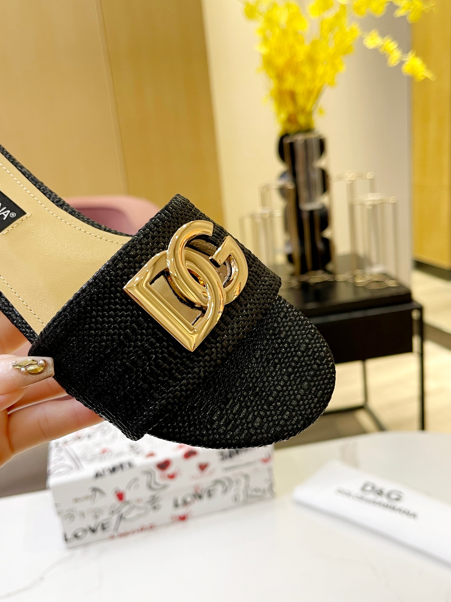 Dolce & Gabbana slippers
