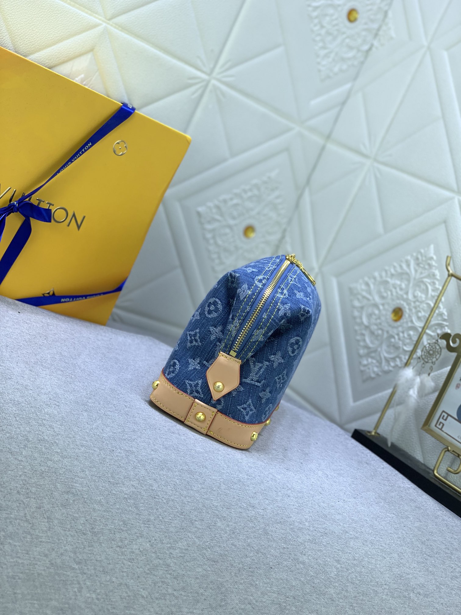 LV POCHETTE COSMÉTIQUE LARGE MAKEUP BAGS