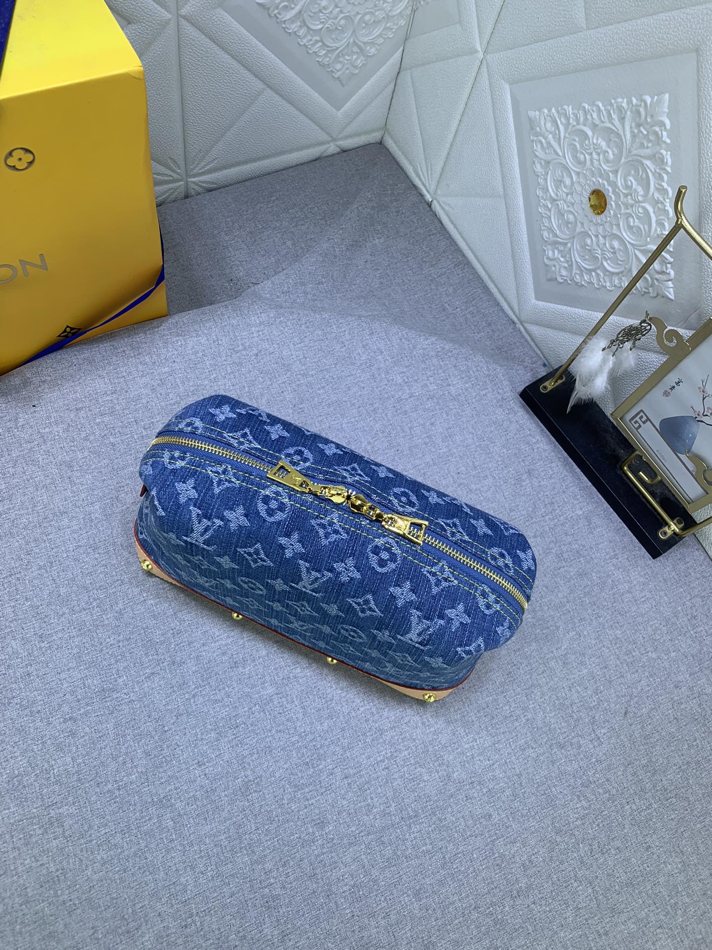 LV POCHETTE COSMÉTIQUE LARGE MAKEUP BAGS