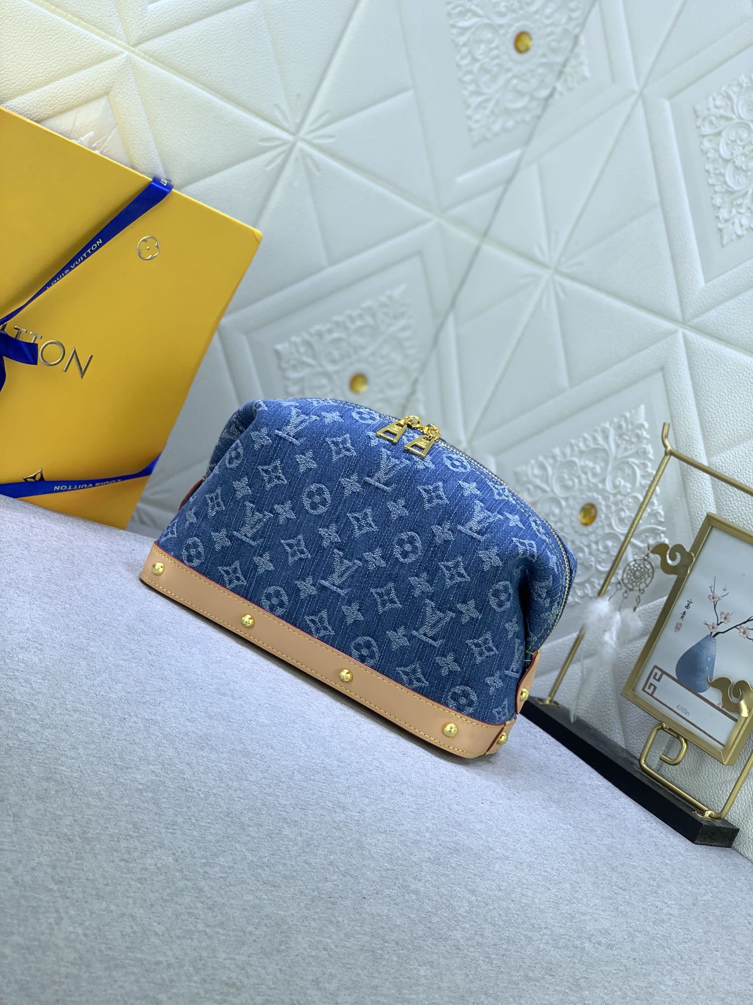 LV POCHETTE COSMÉTIQUE LARGE MAKEUP BAGS