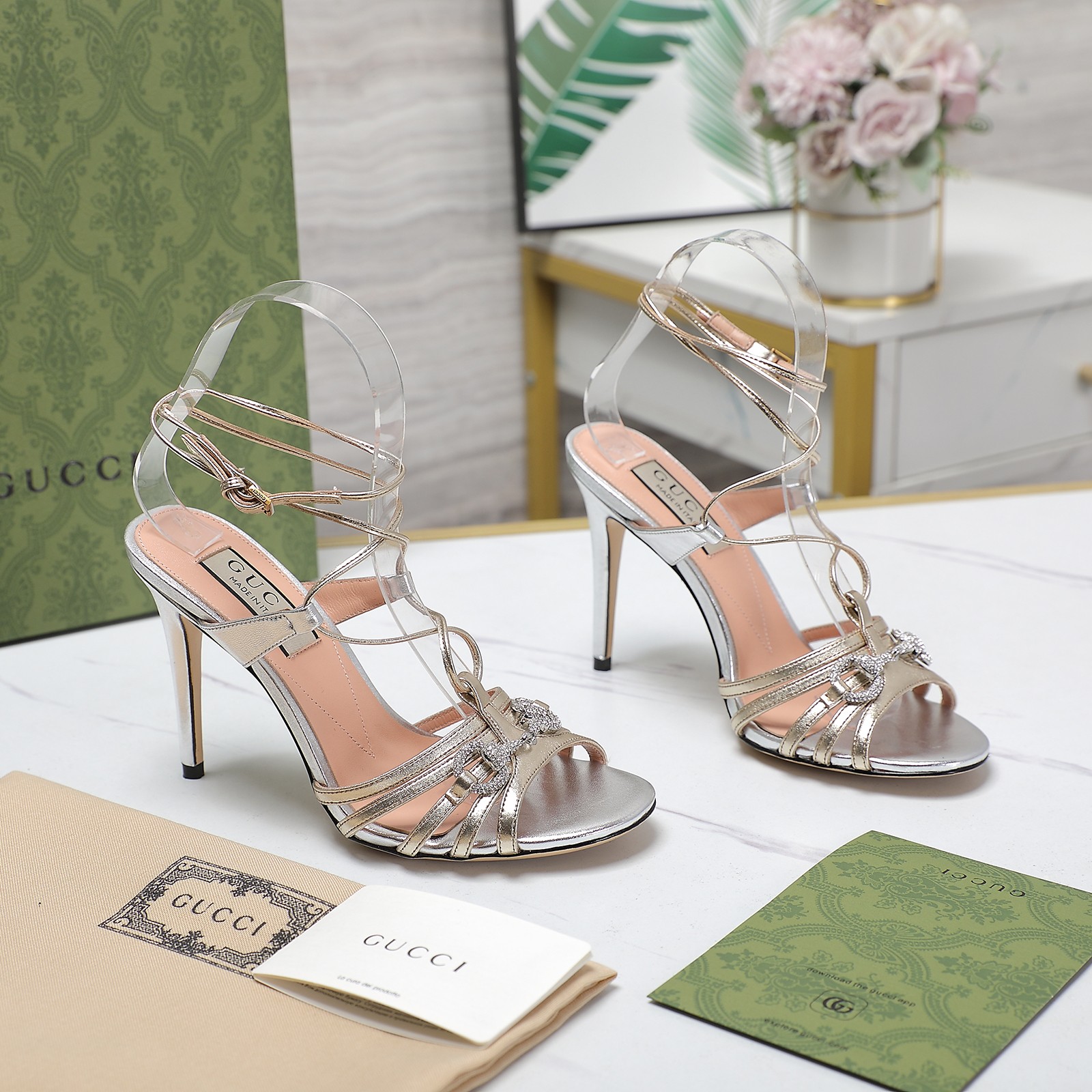 Gucci Double G diamond chain buckle with sandals on the back heel