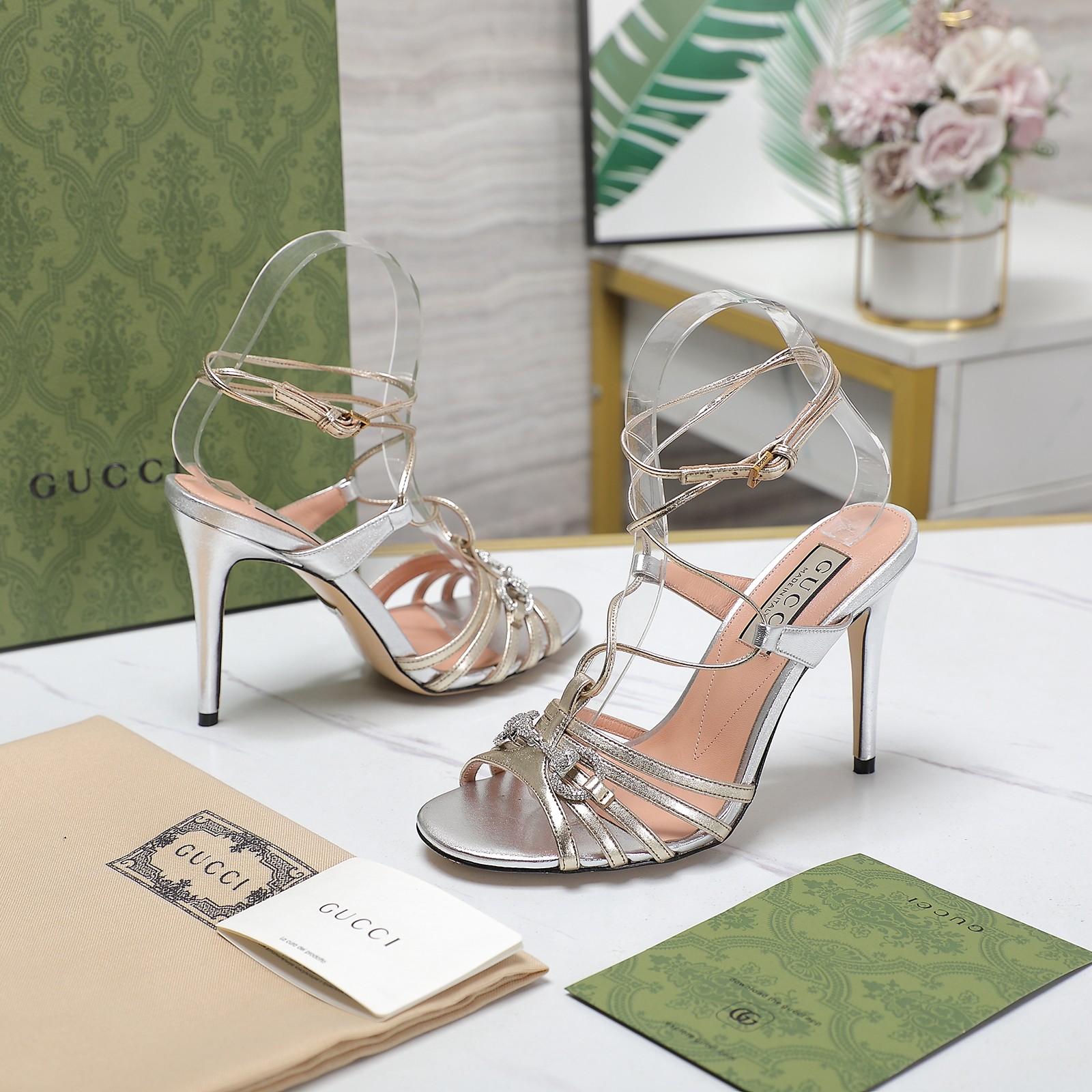 Gucci Double G diamond chain buckle with sandals on the back heel