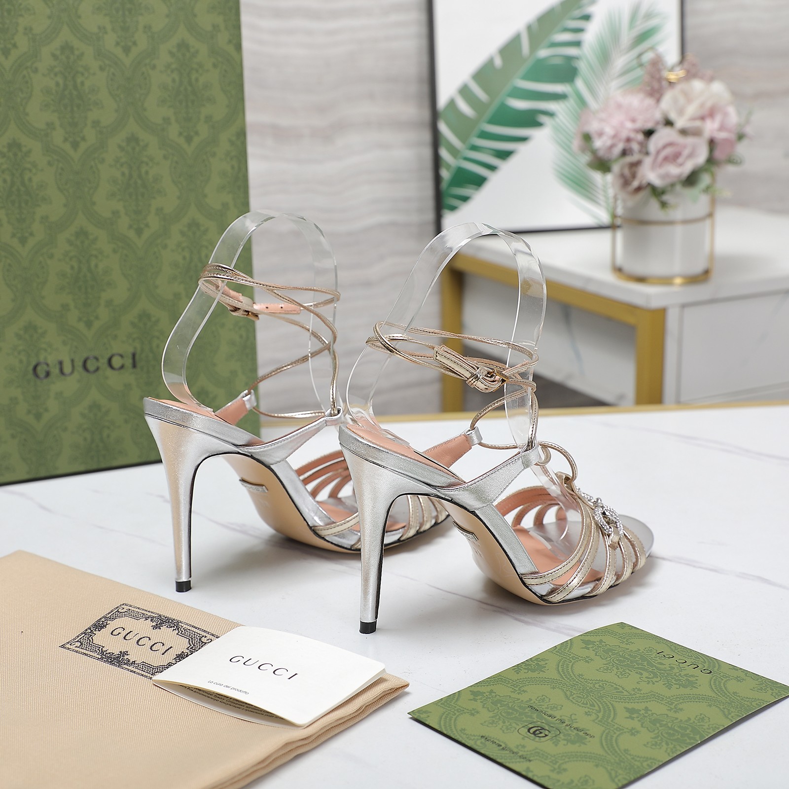 Gucci Double G diamond chain buckle with sandals on the back heel