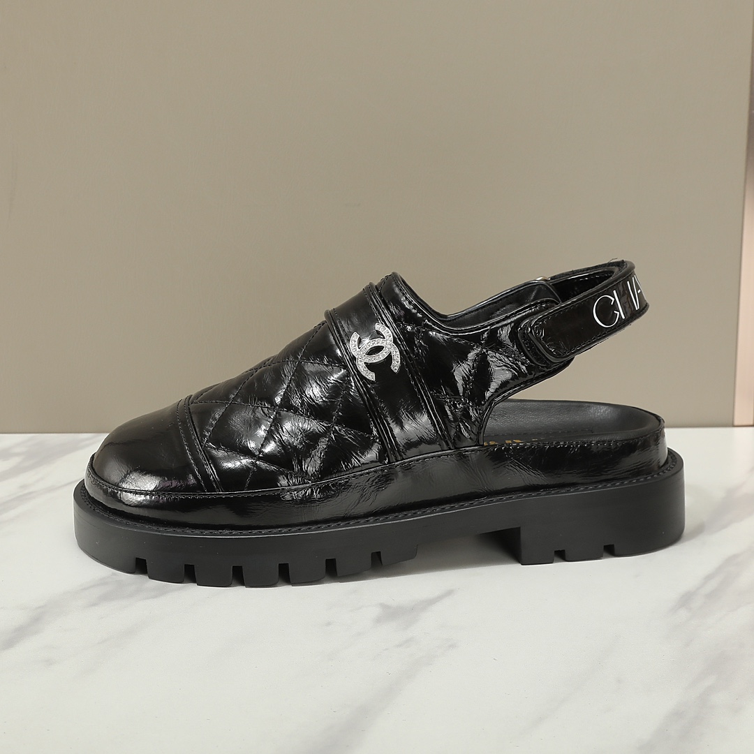 CHANEL Thick-soled toe slippers