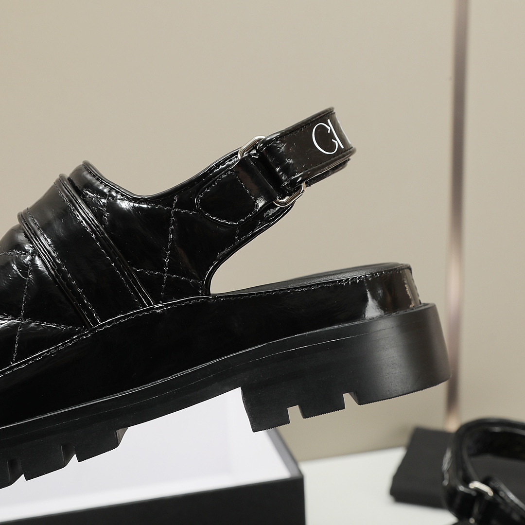 CHANEL Thick-soled toe slippers