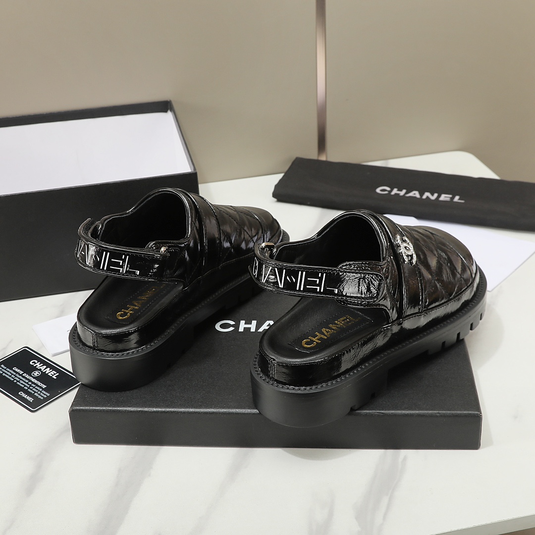 CHANEL Thick-soled toe slippers
