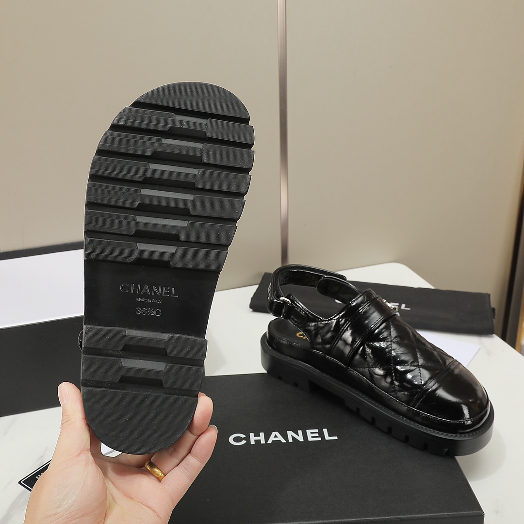 CHANEL Thick-soled toe slippers